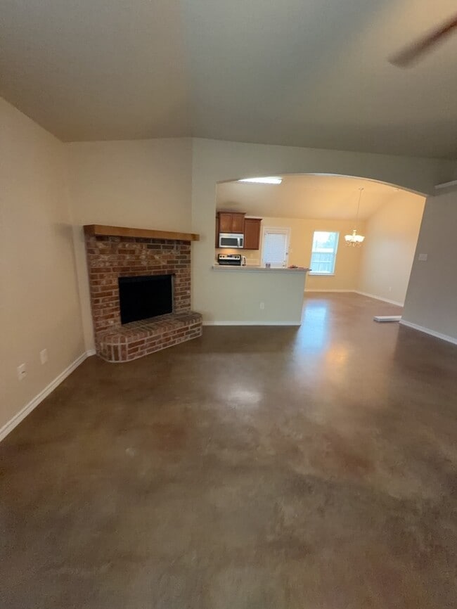 Photo - 4/2/2 Located in Treaty Oaks Subdivision !