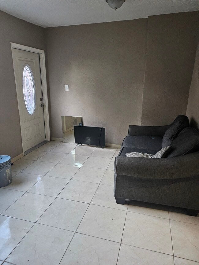 Photo - 826 NW 75th St