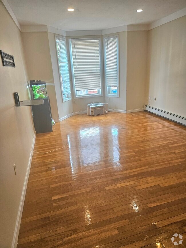 Building Photo - 774 E 5th St Unit 1 Rental