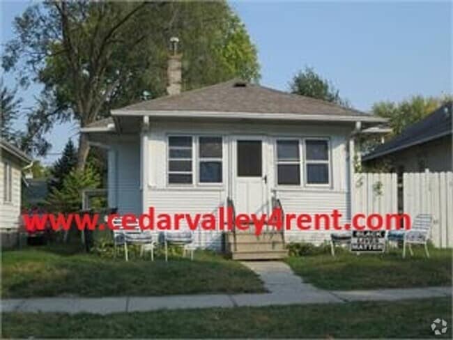Building Photo - 2 Bedroom, 1 Bath Home Single Stall Attach...