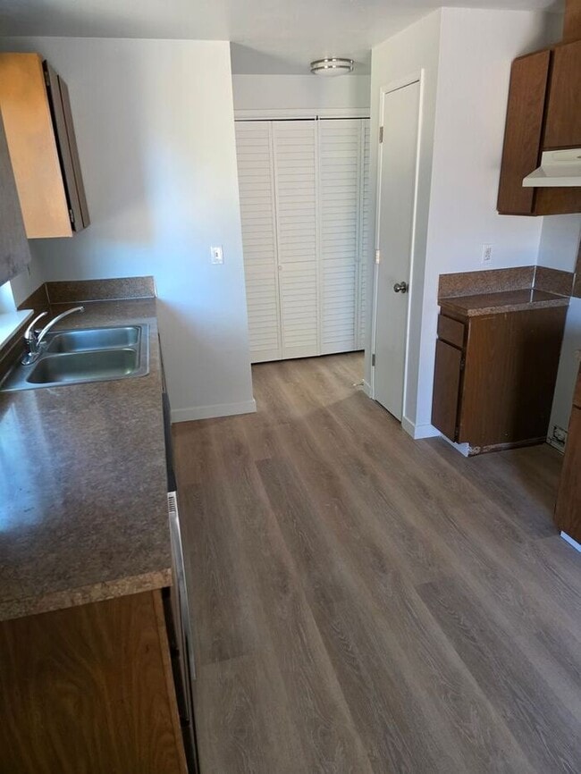 Photo - West Olympia 3bdr 1.5bath Townhome w/ garage & parking & addtional office
