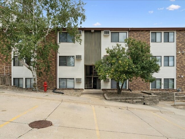 Building Photo - 812 Benton Dr Unit 14,  14 Rental