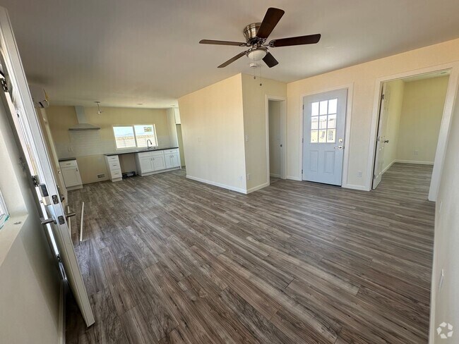 Building Photo - Cute newly remodeled 2 bed/1 bath home!