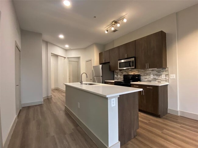 Photo - 2435 S Sepulveda Blvd Condo