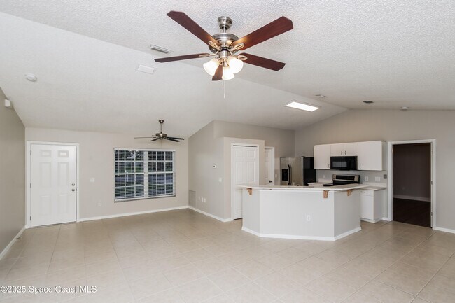 Photo - 453 Foxdall Ave NE