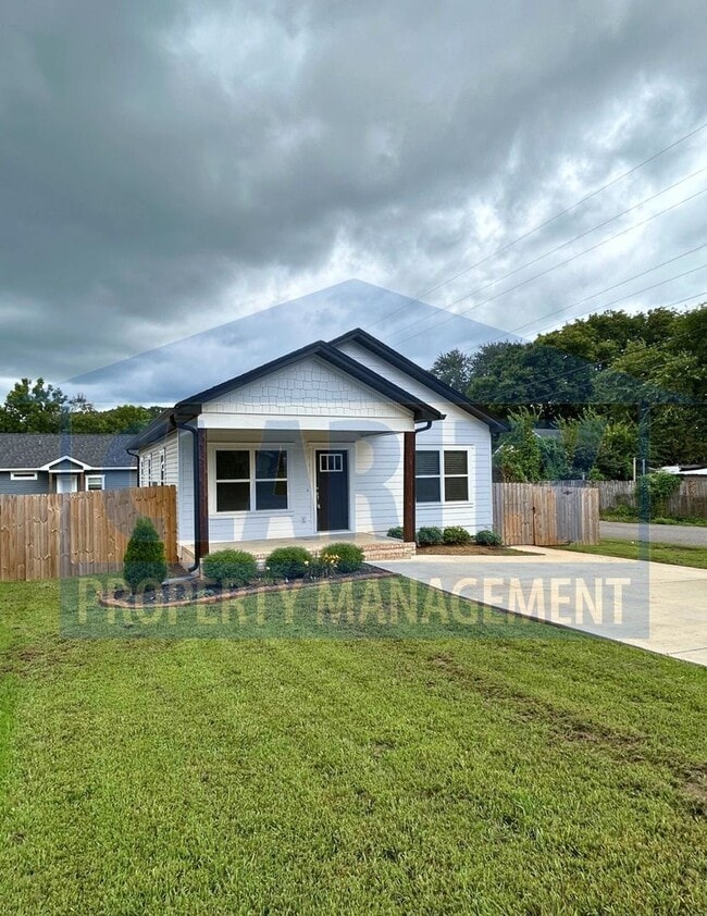 Building Photo - Three bedroom single level home!