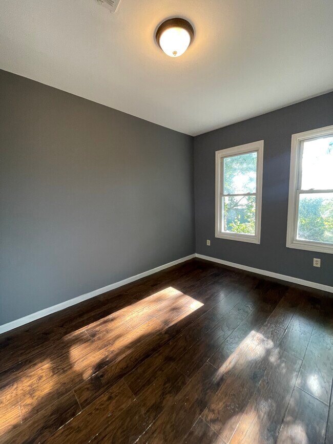 Unit 1R - 662 Grove St Unit 1R