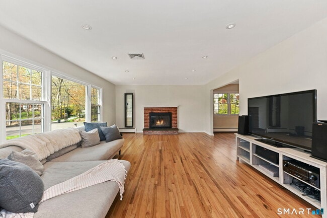 Photo - 163 MacGregor Dr