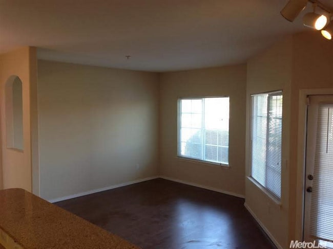 Photo - 4200 E Commerce Way Unidad 2211