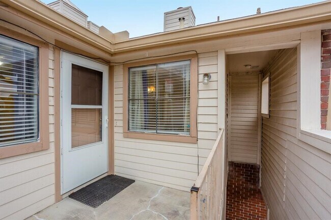 Building Photo - 1103 Dulles Ave