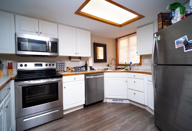 Photo - 2829 Springdale Ln