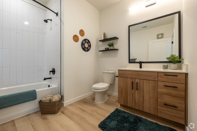 2Br, 2BA - 994SF - Secondary Bathroom