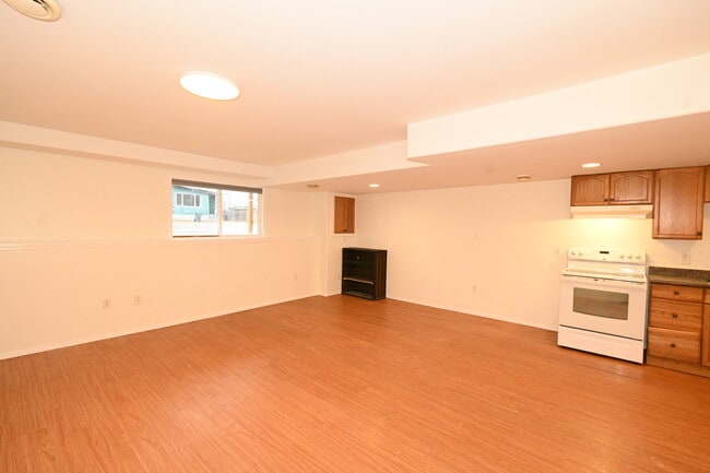 Photo - 2180 Victoria St Unit B