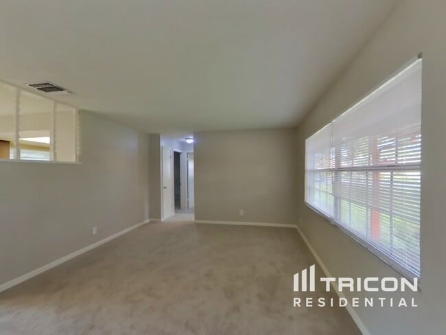 Photo - 1484 Bloomingdale Rd