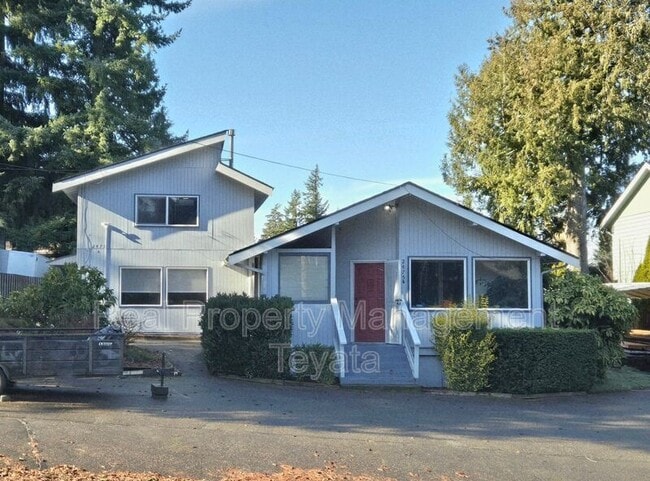 Building Photo - 2475 Yew Street Rd Unit Apt A