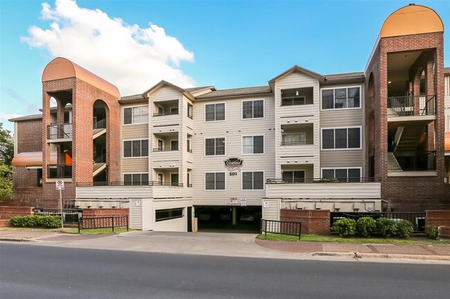 Building Photo - 501 W 26th St Unit 304