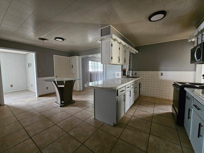 Photo - 601 NW 12th Pl