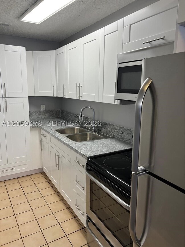 Photo - 645 W 68th St