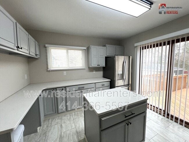 Photo - 10918 W Wells St