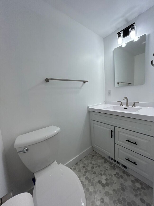 Photo - 307 N Sycamore St Unit 307 Sycamore St