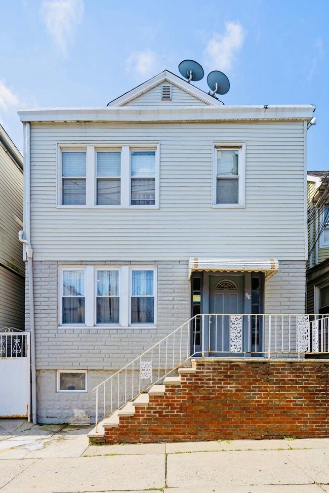 Building Photo - 98 Bergen Ave Unit 3