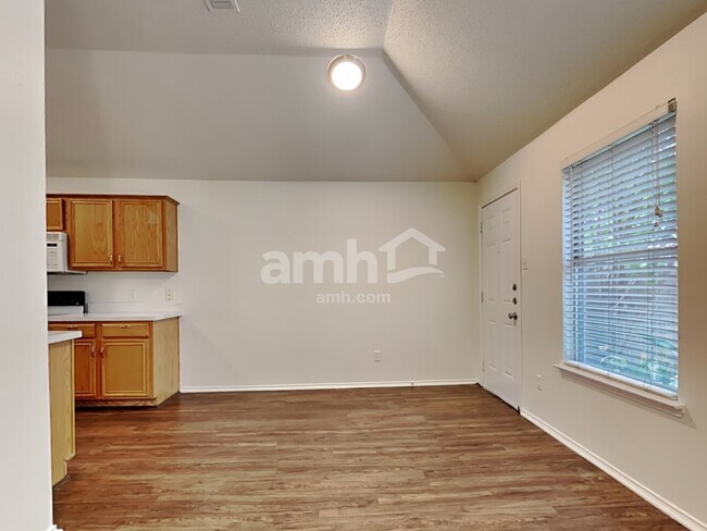 Photo - 302 Tioga Dr