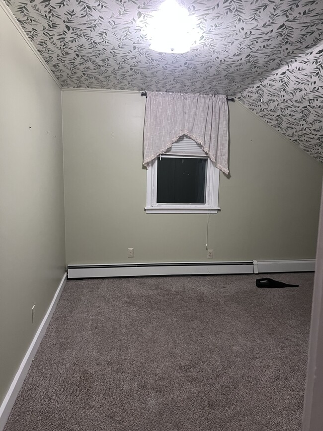 This is the room I’m renting , all cleaned and ready to go - 3 Railroad Ct Apartments Unit 2L