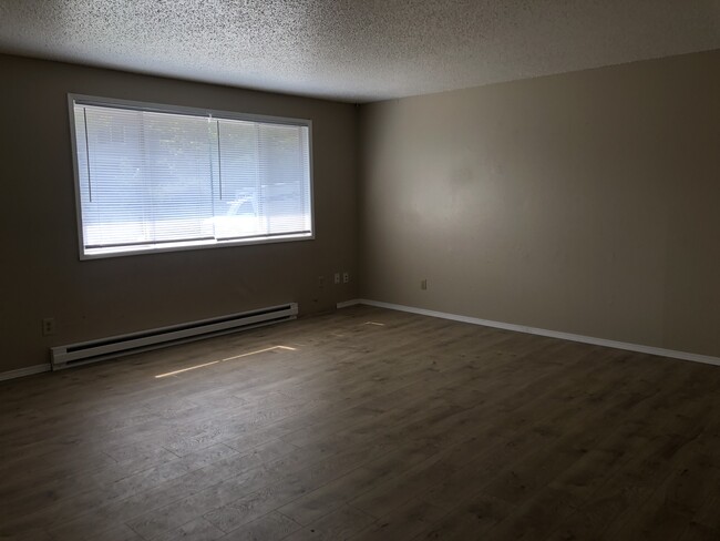 Photo - 220 NW Larry St