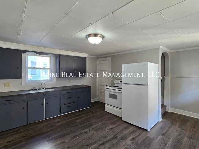 Building Photo - 302 Turner St Rental