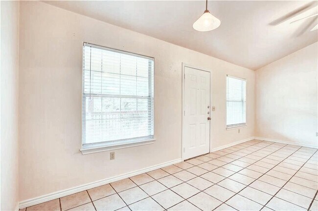 Photo - 412 Burleson St Unit 101