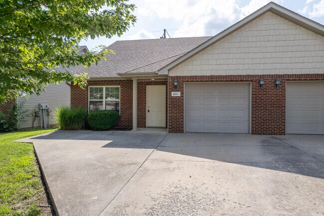 Photo - 601 Glenstone Dr