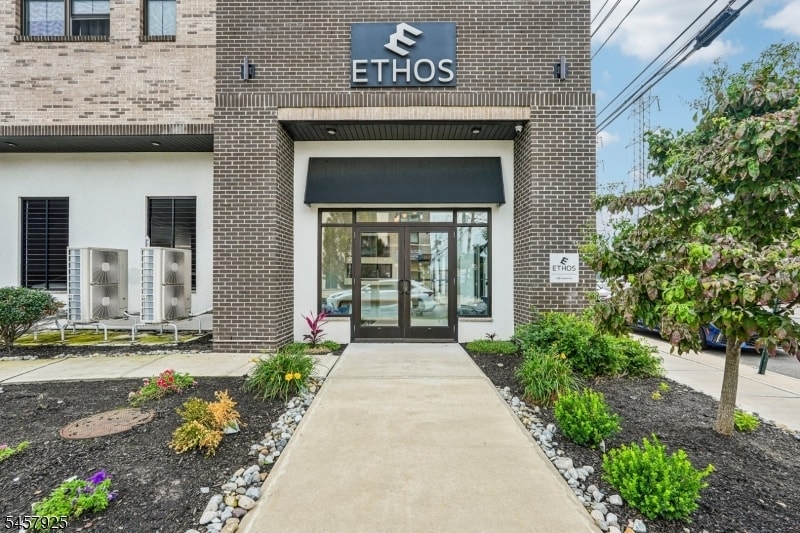 548 Franklin Ave