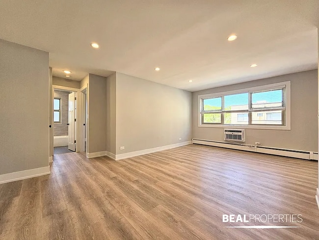 Photo - 535 W Aldine Ave Condo