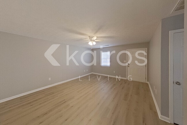 Photo - 180 Deer Pkwy