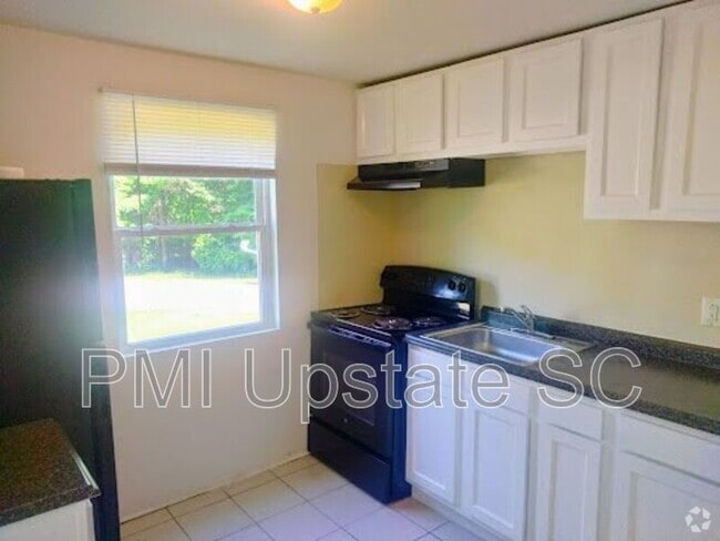 Building Photo - 201 Chandler Dr Unit Apt 16A