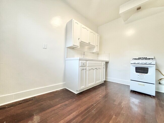 Photo - 147 Normandie Ave Apartment Unit 205