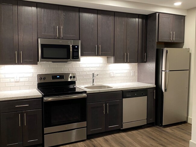 Stainless Steel Appliances - Priscilla on Pennsylvania Rental