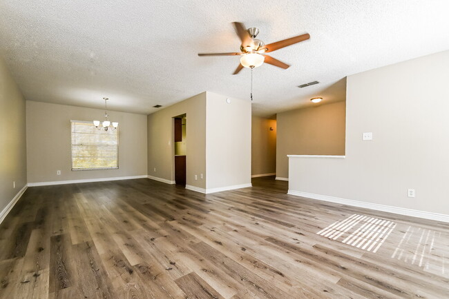 Photo - 510 Oak Creek Dr