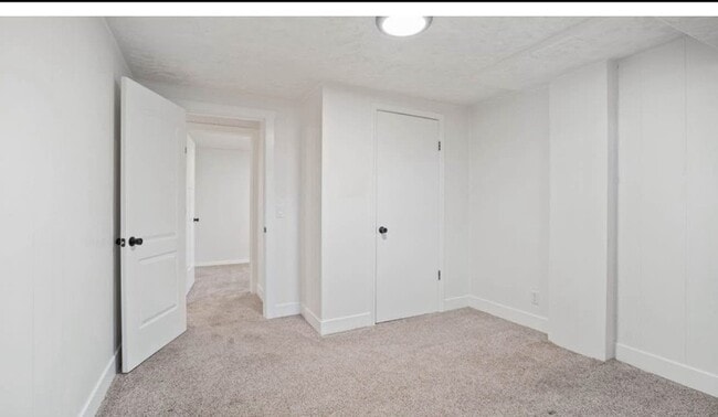 Building Photo - 446 E Mountain View Dr