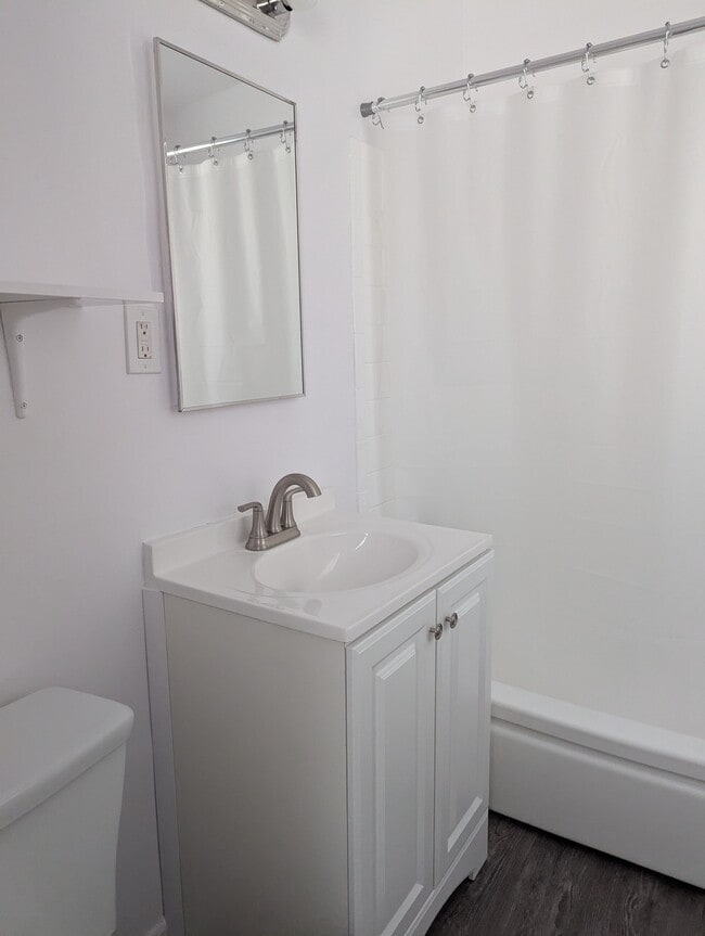 Photo - Holiday Manor Apartments