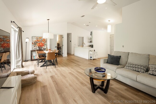 Photo - 73 Admirals Ct