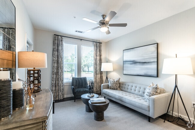 1HAB, 1BA - 630 ft² - Skyline Trinity