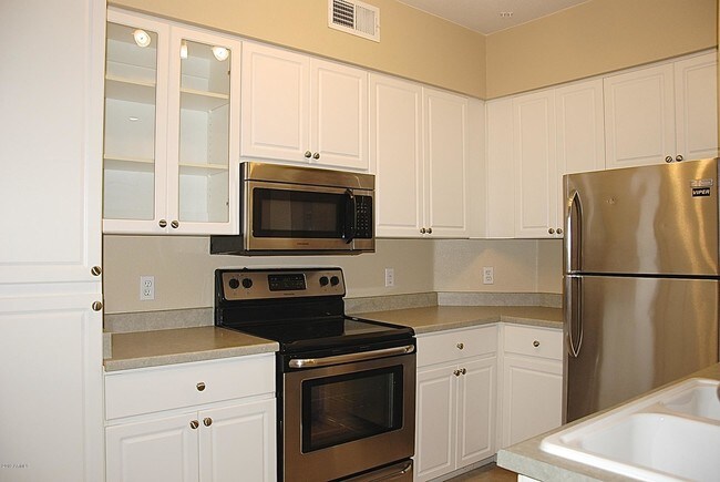 Photo - 1701 E Colter St Unidad 163