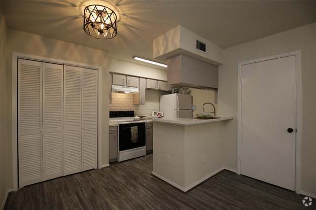 Building Photo - 2100 Wilcrest Dr Rental
