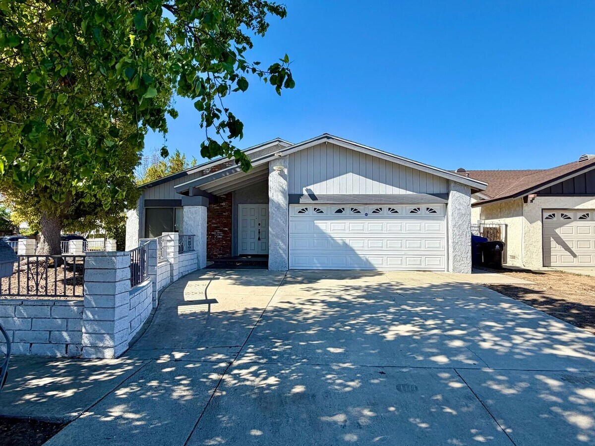 Spacious 4b 2b single-story house in Winnetka! - Spacious 4b 2b single-story house in Winnetka!