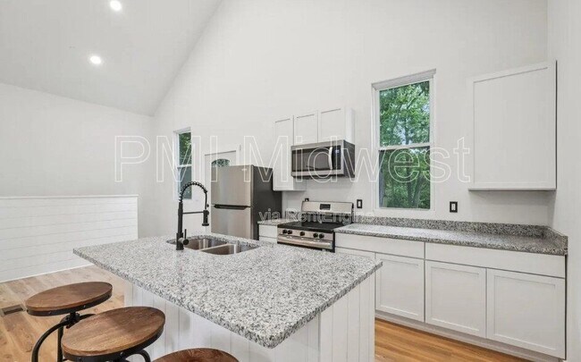 Photo - 941 King Ave