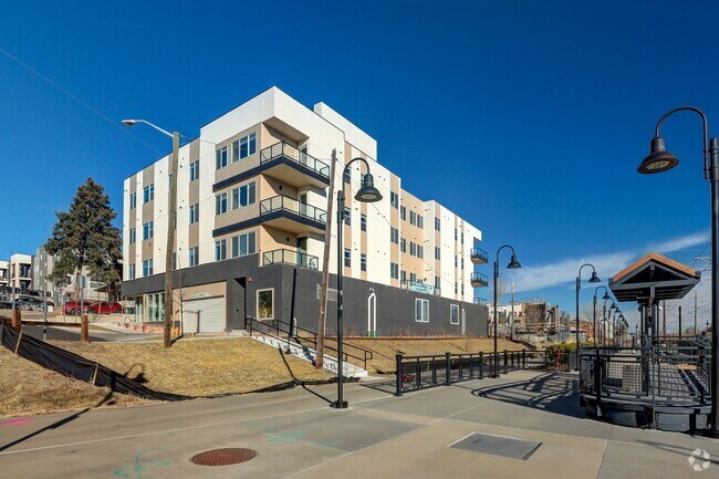 Building Photo - Modern 2 bedroom 2 bathrooms available in ... Unit 405 Rental