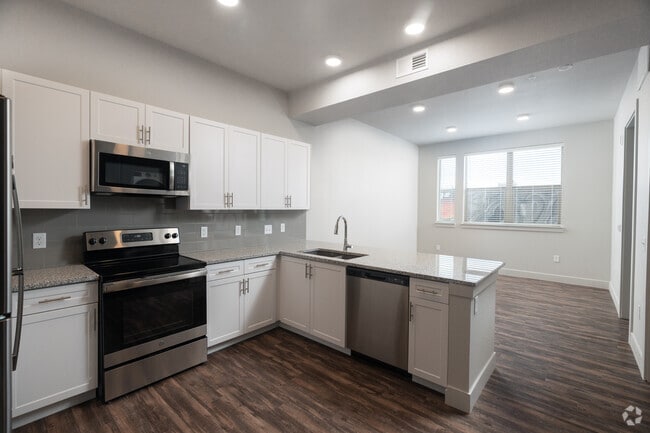 1BR, 1BA - 588SF