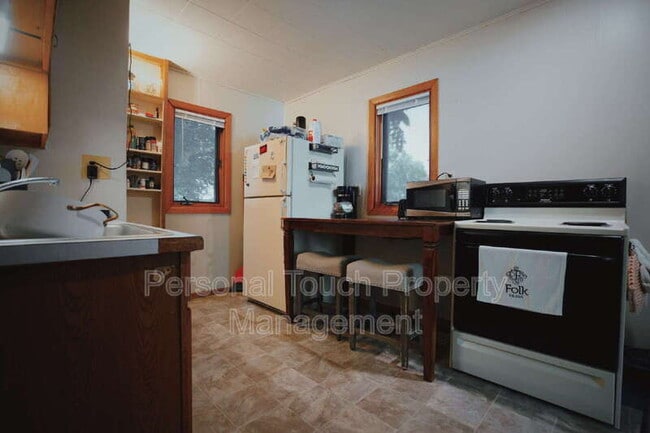 Photo - 1642 8th St N