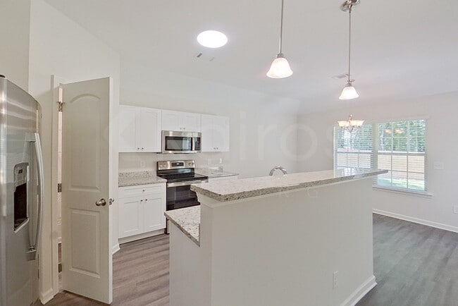 Photo - 111 Live Oak Dr